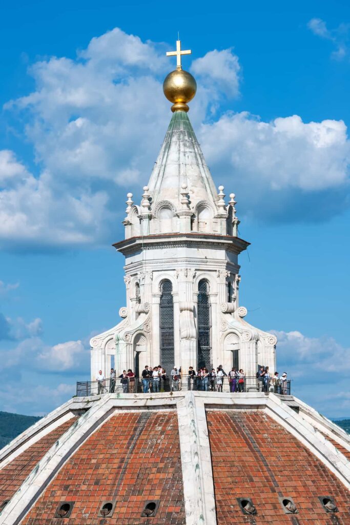 zbliżenie na latarnię katedry we florencji